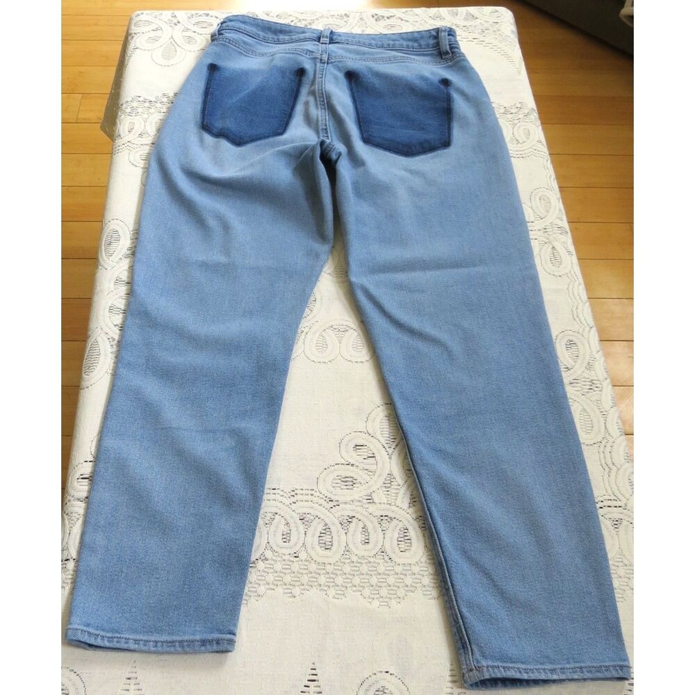 American Eagle Mom jeans with distressed embroidered R pocket  Size S **read - Picture 8 of 10